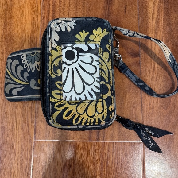 Vera Bradley Wristlet - Picture 4 of 4